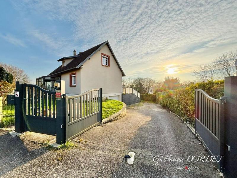 Maison traditionnelle - 90 m² - 5 pièces