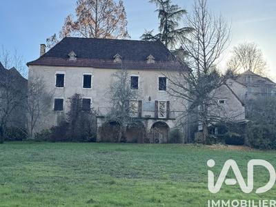 Maison - 210 m² - 10 pièces