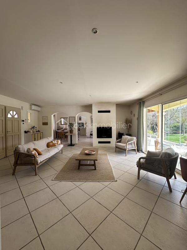 Propriété - 222 m² - 7 pièces