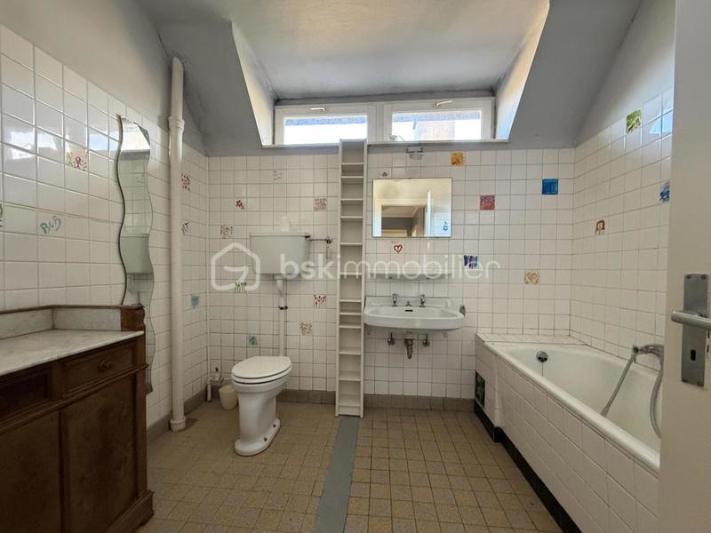 Maison traditionnelle - 210 m² - 10 pièces