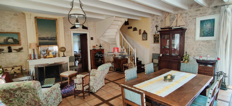 Maison - 255 m² - 8 pièces