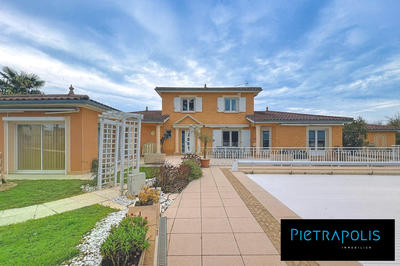 Maison - 253 m² - 10 pièces