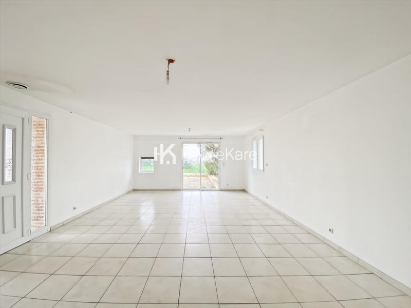 Maison - 1 200 m² - 4 pièces