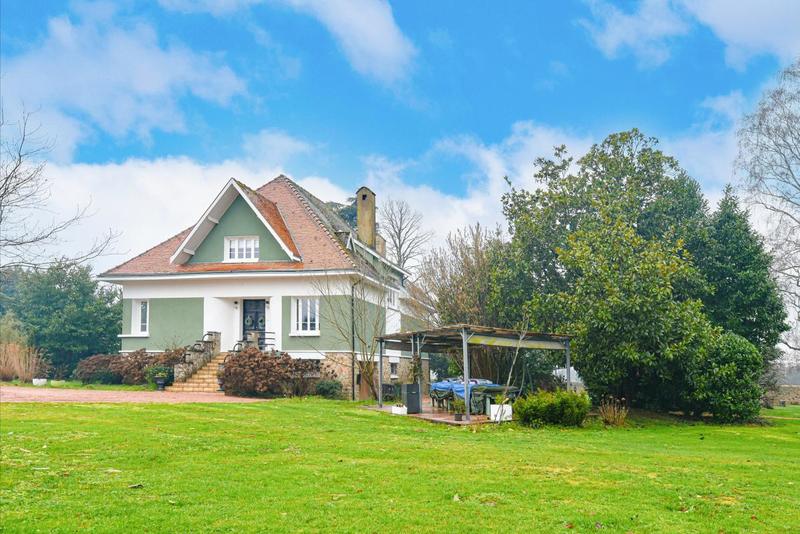 Maison - 195 m² - 9 pièces