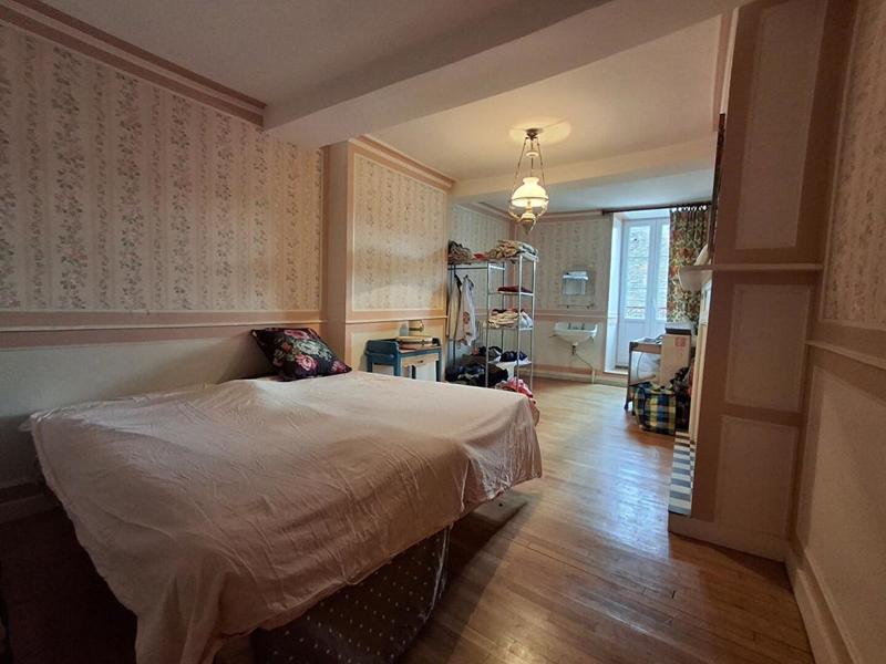 Maison - 280 m² - 10 pièces