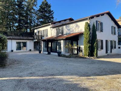 Maison - 300 m² - 8 pièces