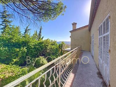 Villa - 250 m² - 8 pièces