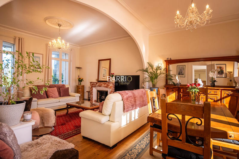 Maison - 224 m² - 7 pièces