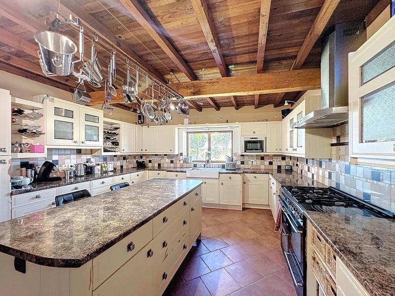 Maison - 650 m² - 15 pièces