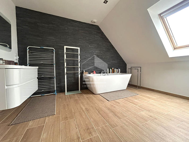 Maison - 144 m² - 8 pièces