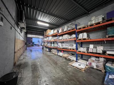 Entrepôt - 920 m²