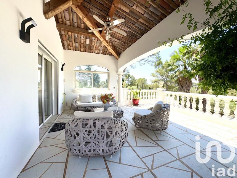 Maison - 225 m² - 7 pièces