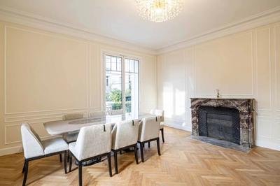 Maison - 315 m² - 10 pièces