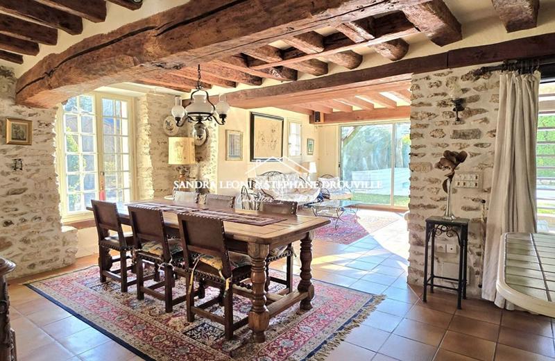 Maison - 195 m² - 7 pièces