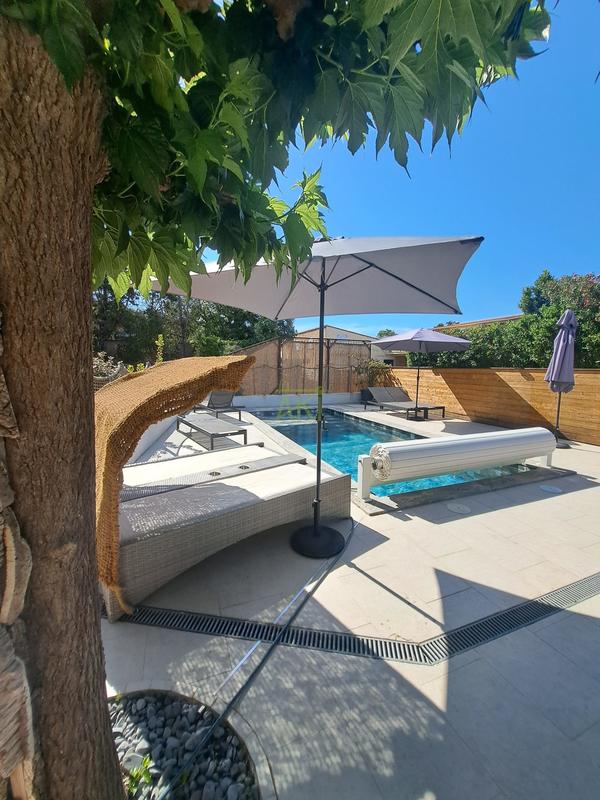 Maison traditionnelle - 266 m² - 11 pièces