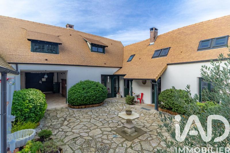 Maison - 233 m² - 7 pièces