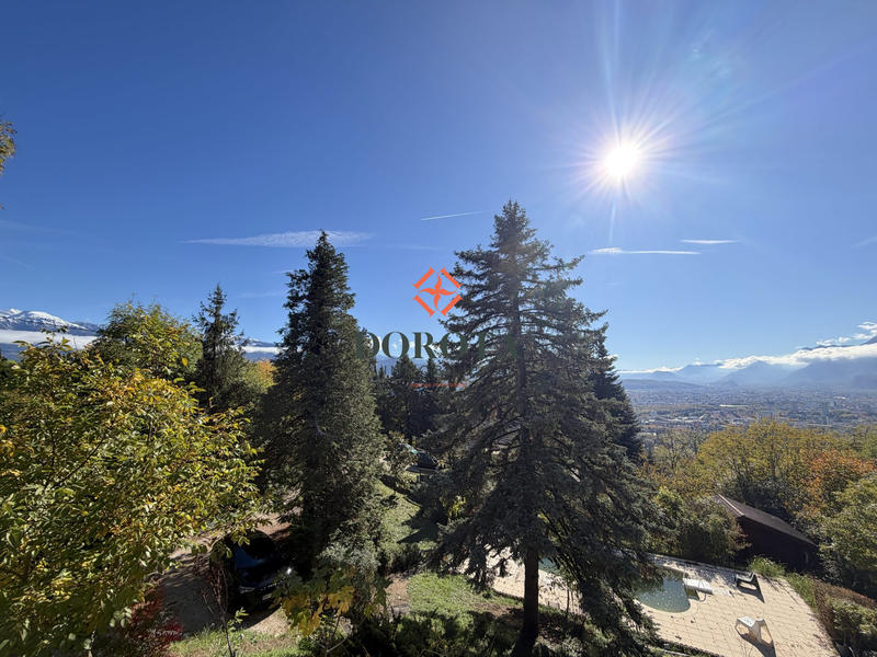 Maison - 182 m² - 9 pièces