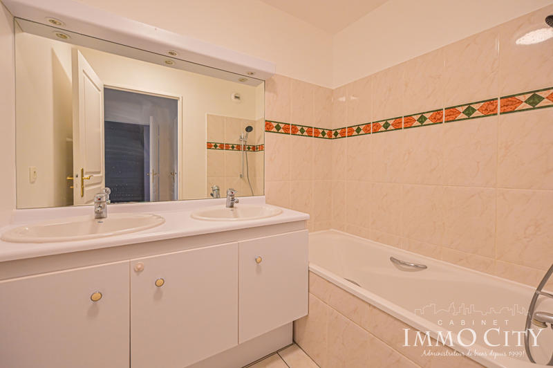 Appartement - 79 m² - 4 pièces