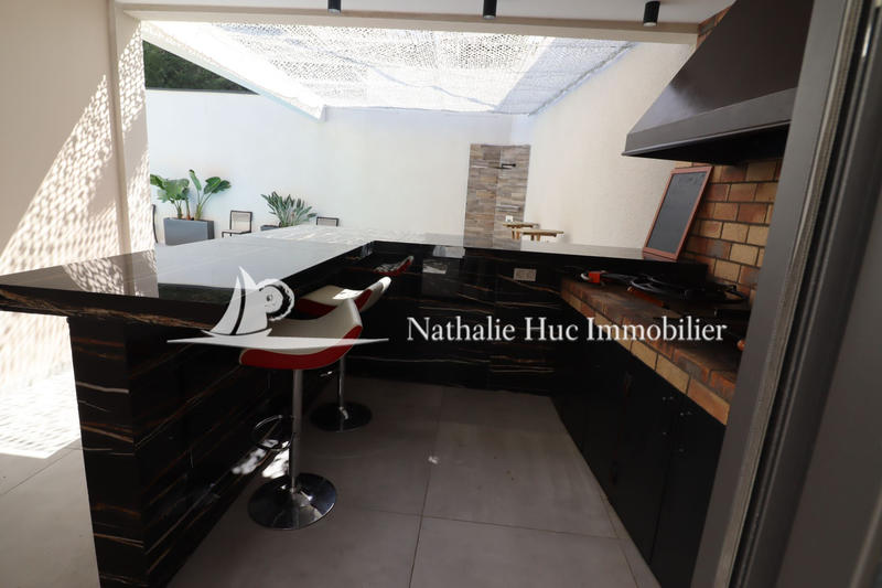 Maison - 220 m² - 7 pièces