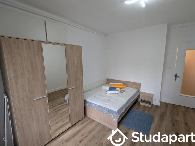 Chambre - 14 m² - 1 pièce