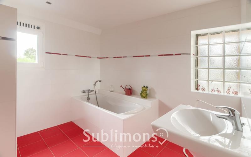 Maison traditionnelle - 230 m² - 7 pièces