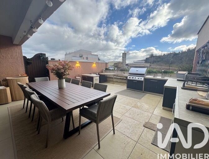 Appartement - 146 m² - 6 pièces