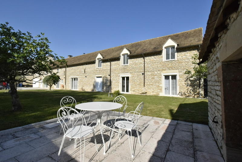 Maison - 420 m² - 11 pièces