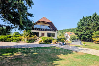 Maison - 220 m² - 9 pièces