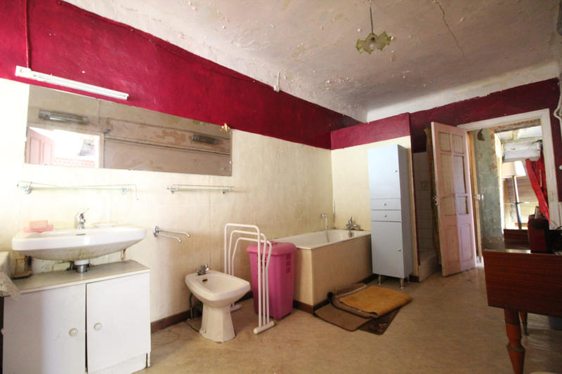 Maison - 235 m² - 8 pièces