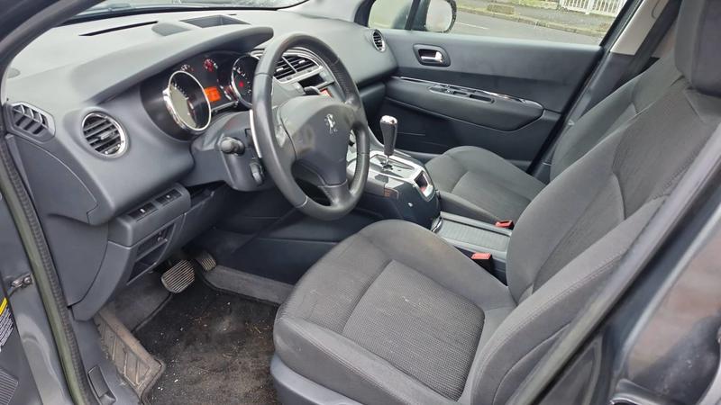 Peugeot 5008 1.6 E-HDi 115 Eat6 Allure - 7 places Automatique