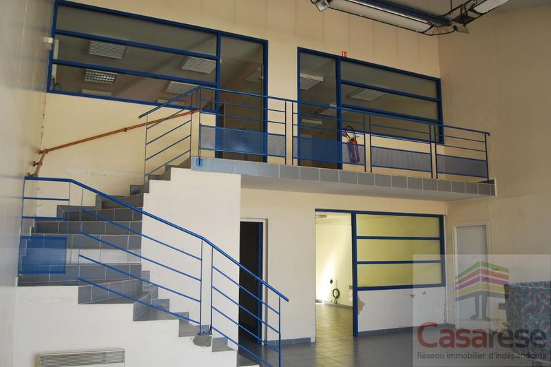 Entrepôt - 935 m² - 6 pièces