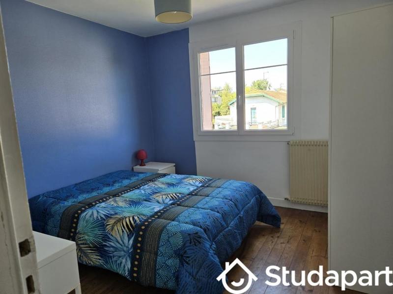 Chambre - 11 m² - 1 pièce