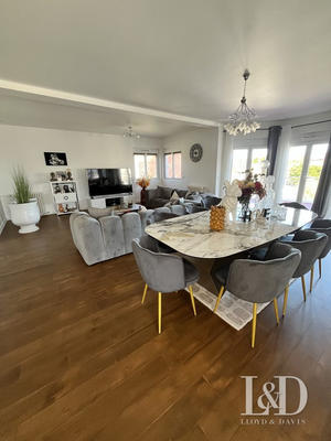Maison contemporaine - 213 m² - 8 pièces