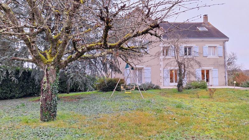 Maison traditionnelle - 240 m² - 10 pièces