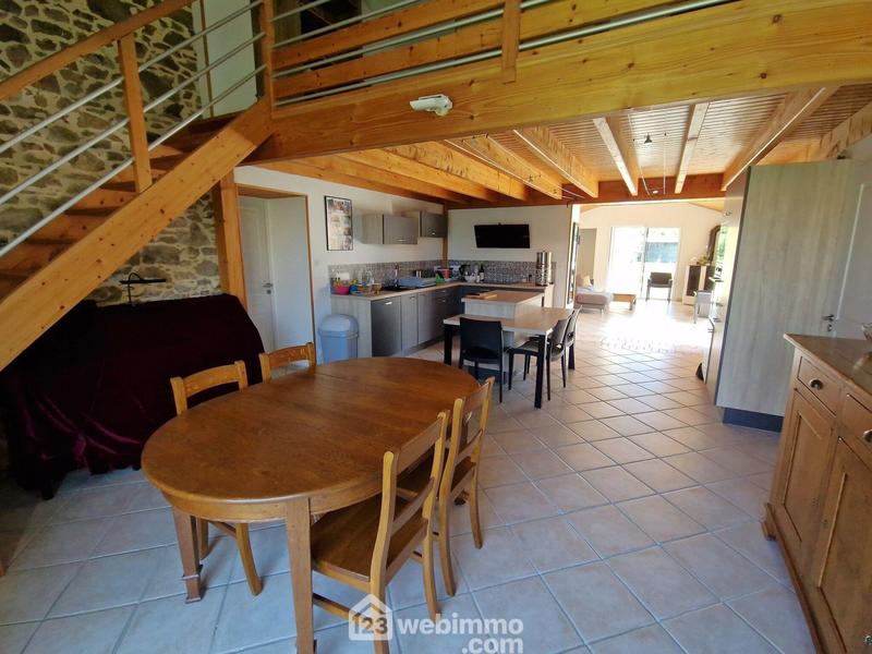 Maison - 140 m² - 5 pièces