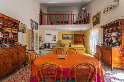 Maison - 250 m² - 9 pièces