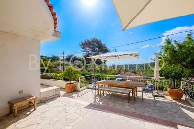 Maison - 211 m² - 6 pièces