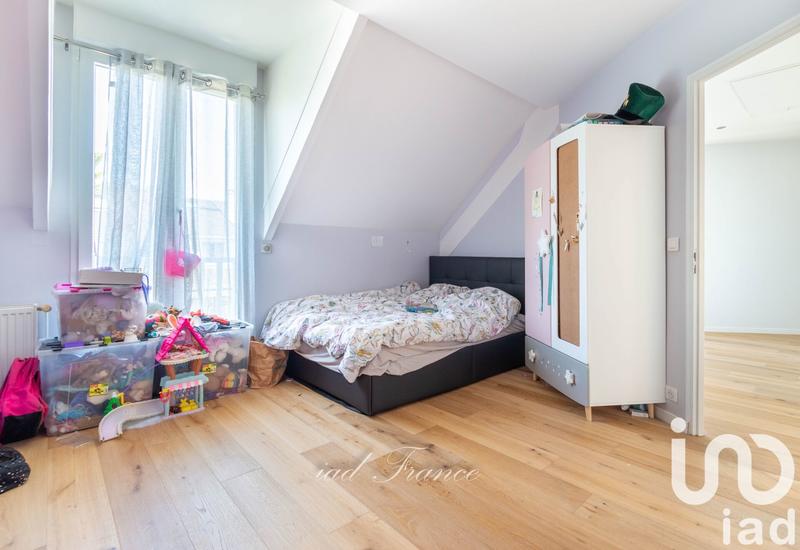 Maison - 230 m² - 8 pièces