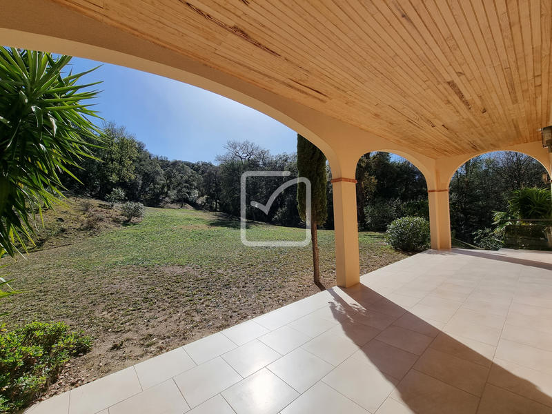 Propriété - 217 m² - 6 pièces