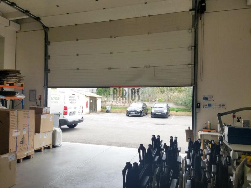 Entrepôt - 1 400 m²