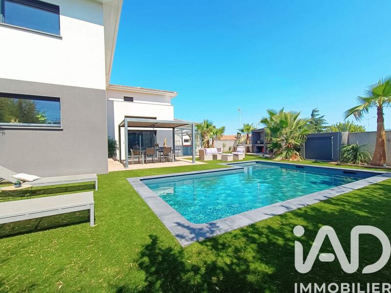 Maison - 230 m² - 6 pièces