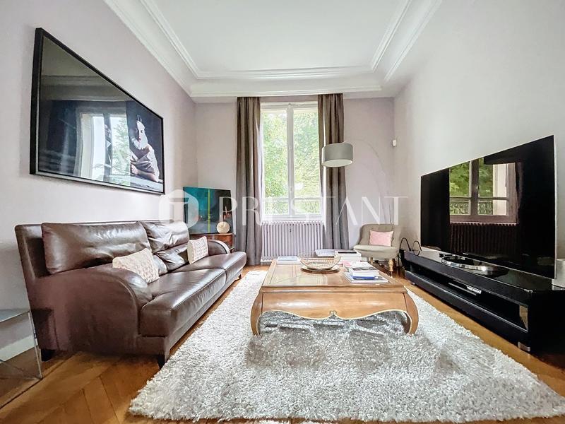 Maison - 300 m² - 9 pièces