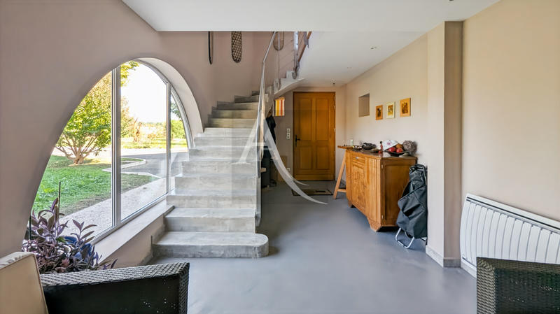 Maison - 330 m² - 11 pièces