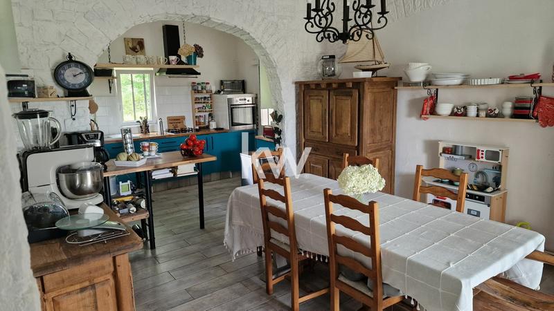 Maison - 210 m² - 9 pièces