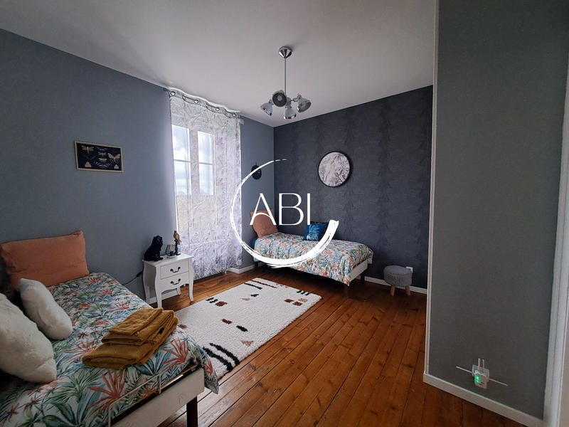 Maison - 231 m² - 8 pièces