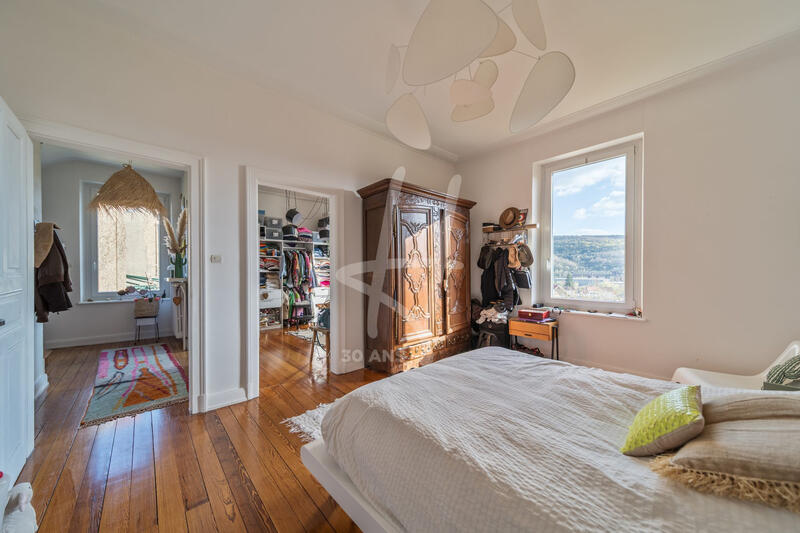 Maison - 190 m² - 8 pièces