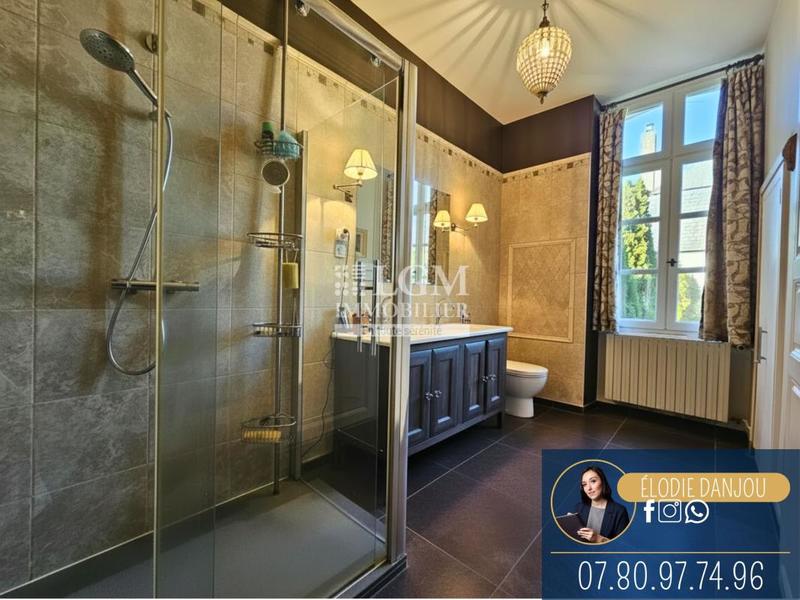 Demeure - 265 m² - 7 pièces