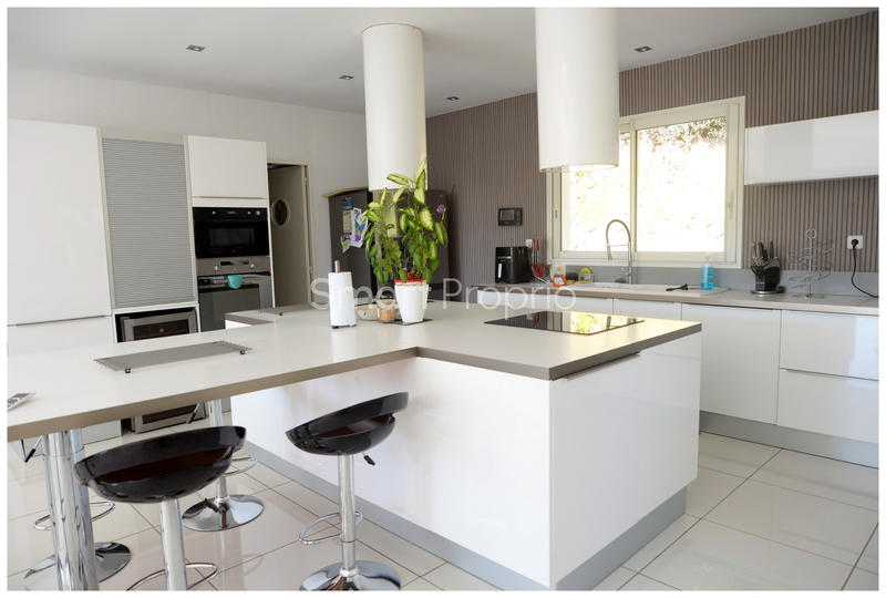 Villa - 240 m² - 9 pièces