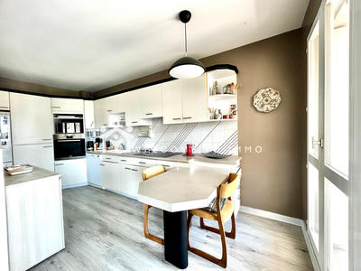 Appartement - 93 m² - 4 pièces