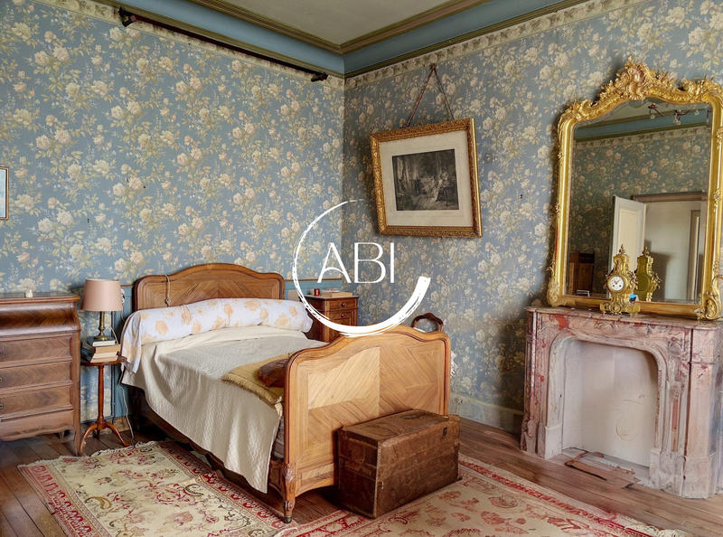 Maison - 220 m² - 9 pièces